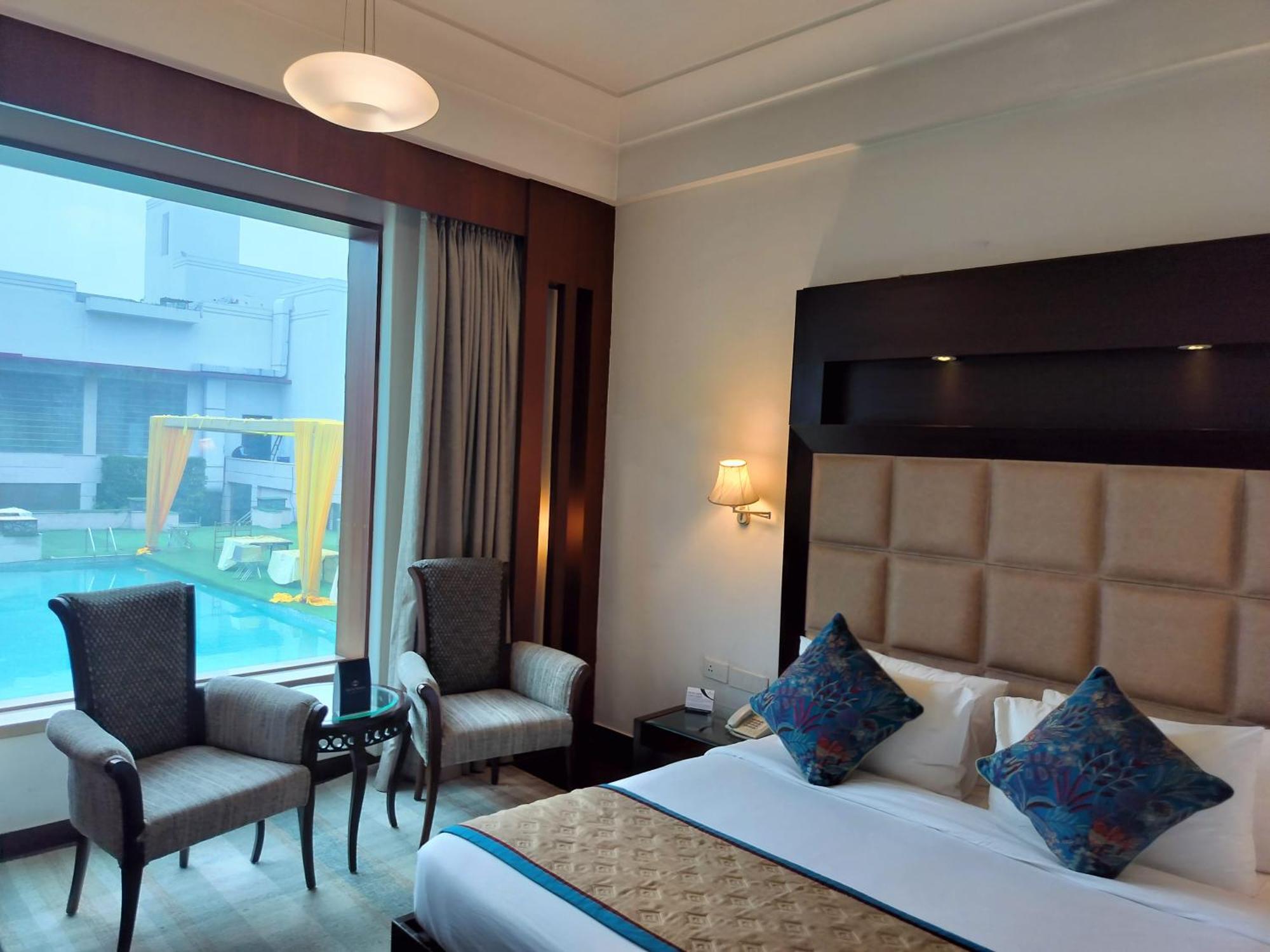 Junior Suite with Pool View,1620541703:JPEG
